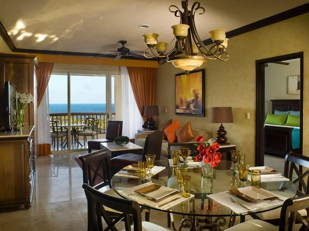 Luxury Getaway Ocean View Hotel Isla Mujeres 5*,  Mexico